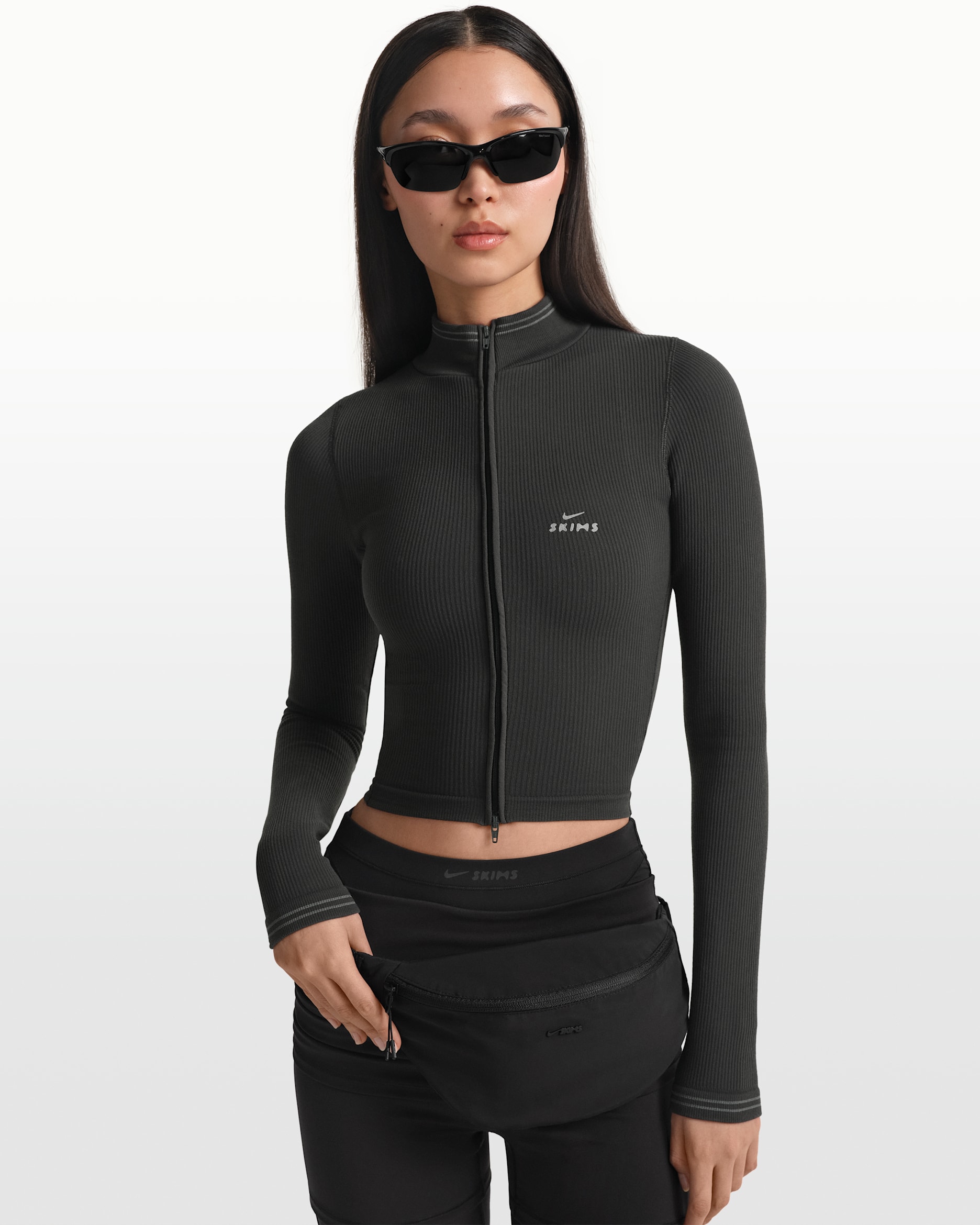 【新品未開封・完売品】NIKE × SKIMS ウエストパック オブシディアン キム・カーダシアンxナイキによるナイキスキムスが初のコレクションを ウォーキング・ランニングウェア
